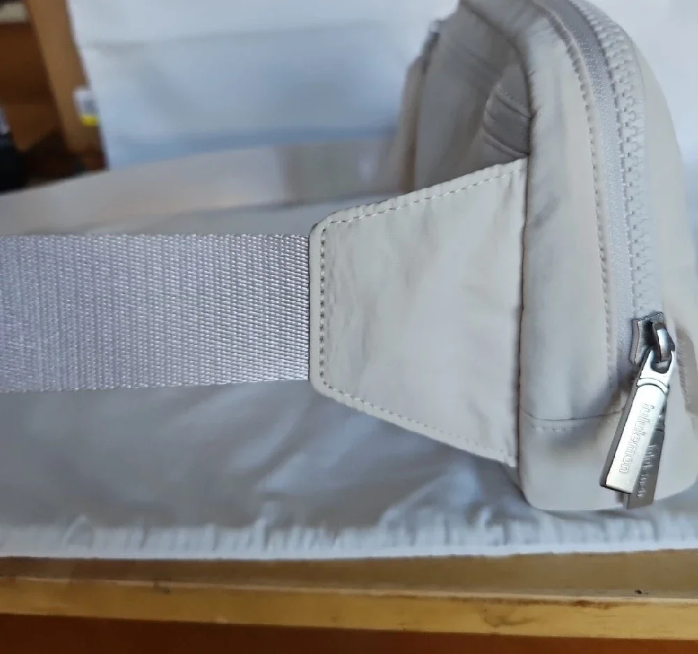 NWOT Lululemon athletica Woman's Chalk White Belt Bag
